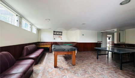 Vende-se Apartamento de 2 Quartos com Sacada na Vila Mascote