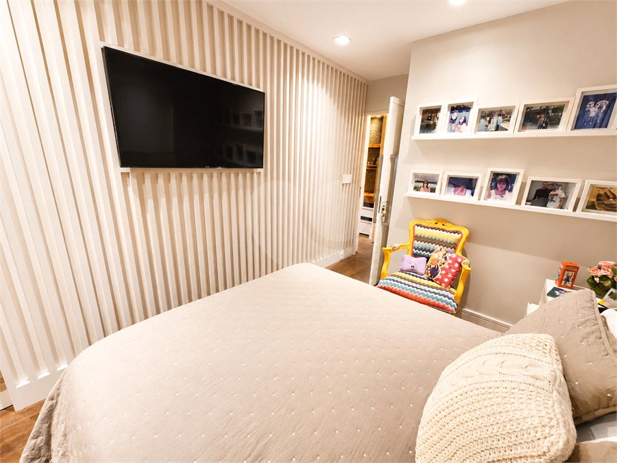 Apartamento reformado com 186 m² em Santa Cecília