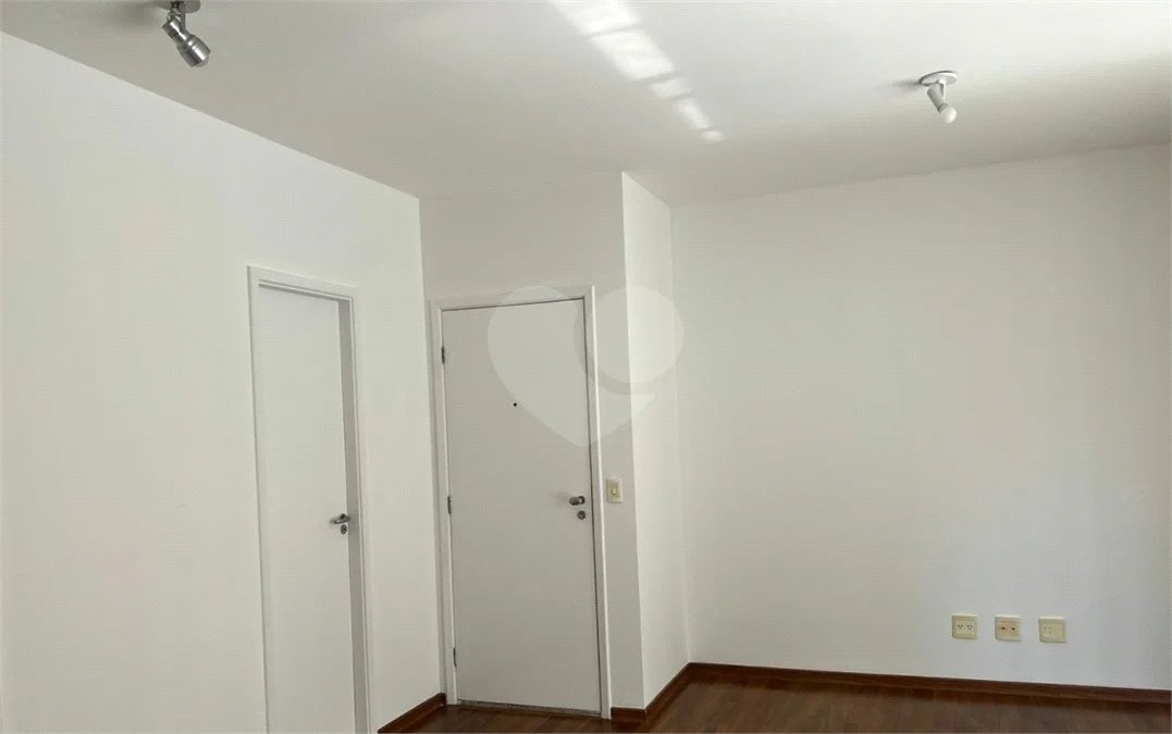 Excelente apartamento de 3 dormitórios, sendo uma Suíte e 2 vagas de garagem.