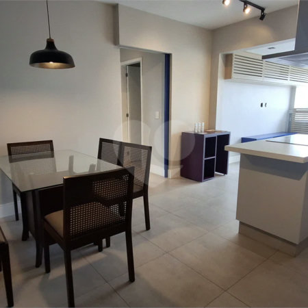 Apartamento com 2 vagas no Campo Belo