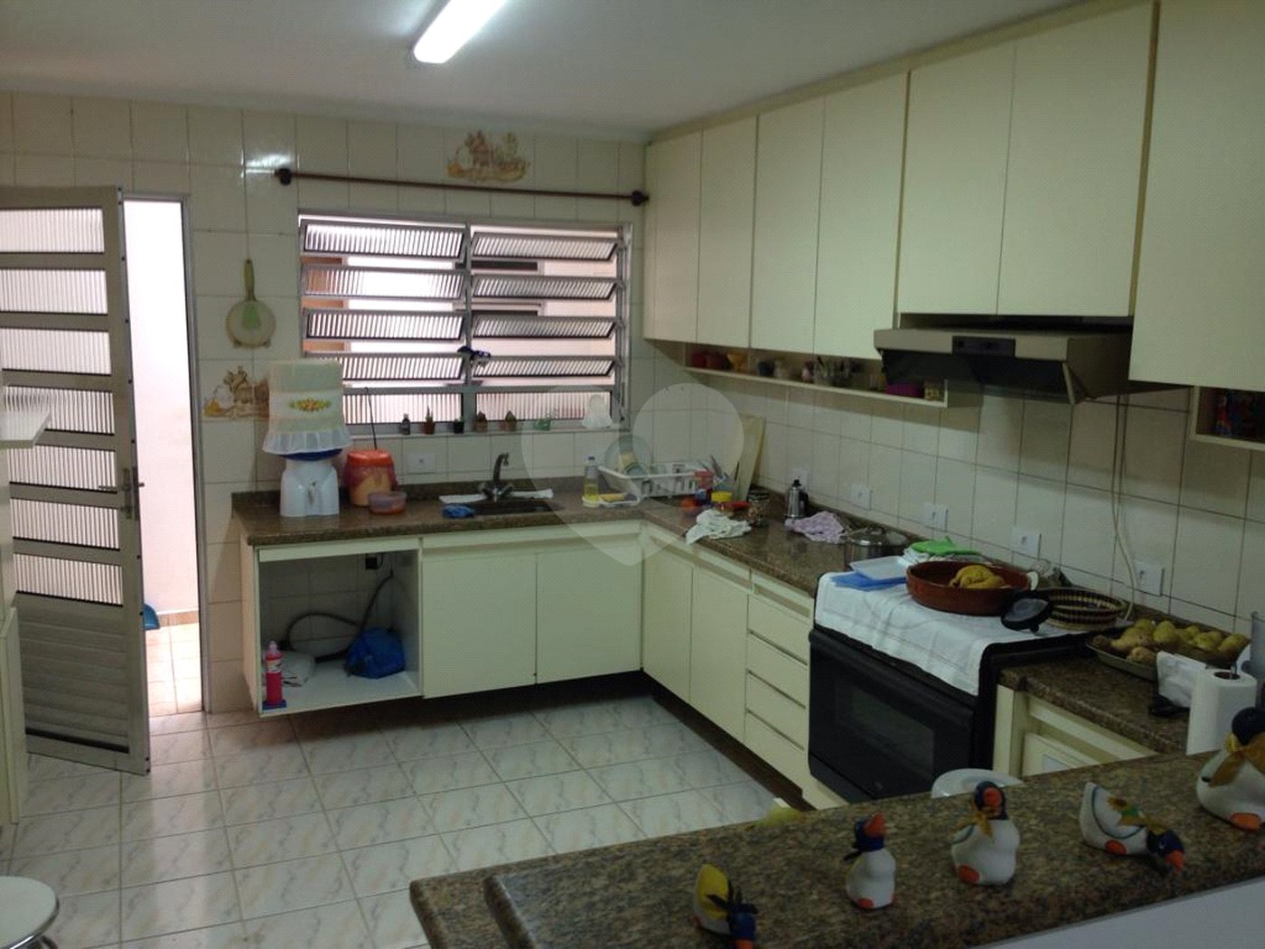 Vende-se Sobrado em Condomínio Fechado – 3 Dormitórios | 180 m²