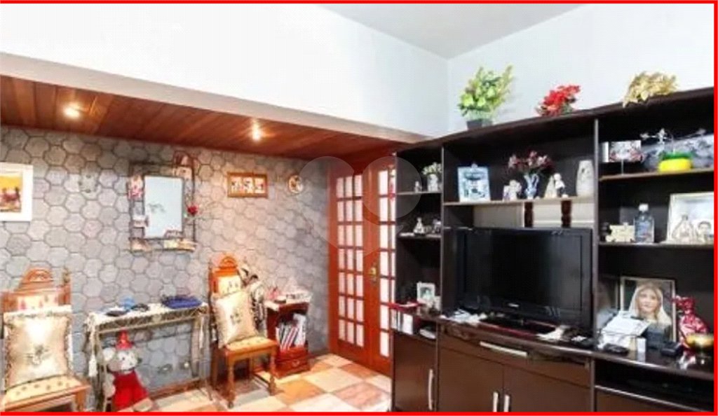 Sobrado com 3 Quartos e 4 banheiros à Venda, Venha fazer uma visita.