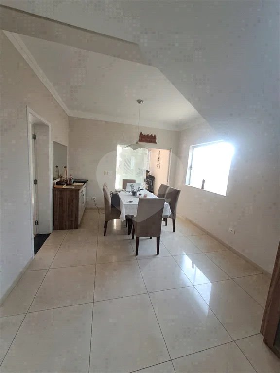 Linda Casa 3 dormitórios com piscina - R$ 950.000,00