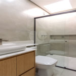Indaiatuba- Jardim Bom Sucesso - Venda: R$ 765.000,00 - Área total: 150m² Área construída: 115m² - 3 dormitórios sendo 1 suíte com armário planejado; Cozinha integrada; Sala para dois ambientes; Banheiros com box gabinetes e espelhos; Área gourmet com churrasqueira a carvão e móveis planejados;
