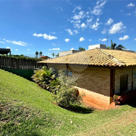 Casa para venda no Condomínio Vivenda do Broa.