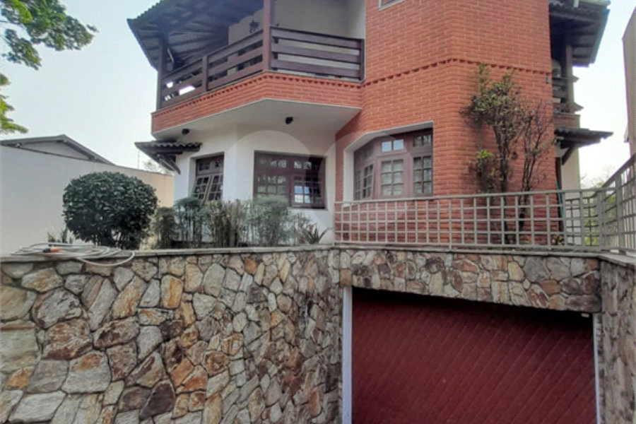 3 AMPLAS SUITES MAIS ECRITORIO MUITO VERDE E AMPLO QUINTAL