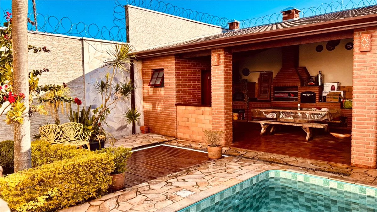 Sobrado à venda com 3 quartos, sendo 1 suíte,  em Chácara Recanto Verde, Cotia, SP