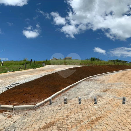 Terreno em Joanópolis com 1.000 metros, condomínio fechado com portaria e segurança, pronto para construir