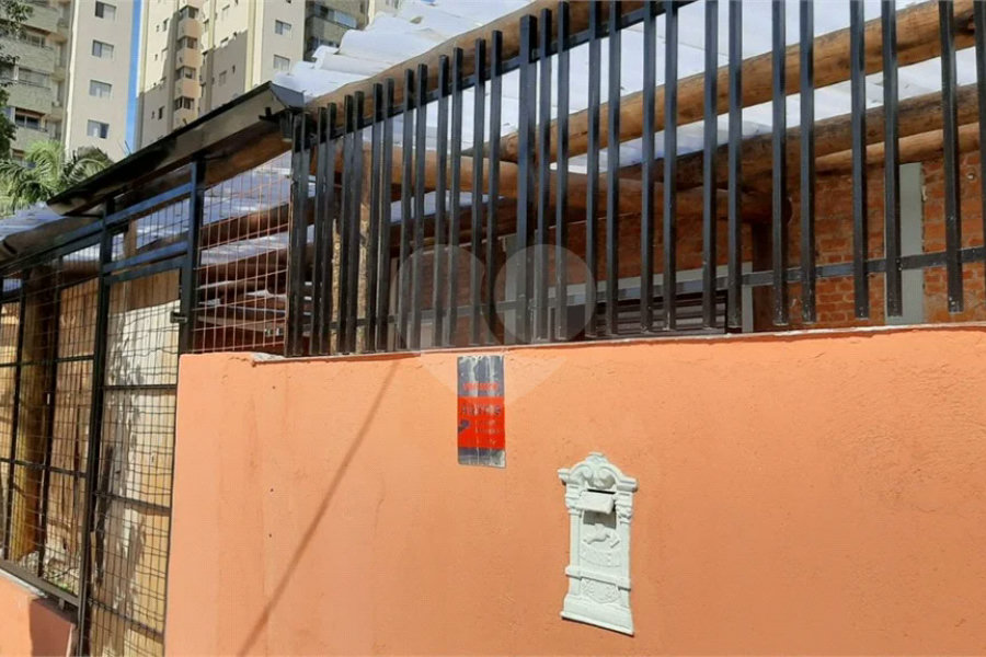 EXCELENTE CASA COMERCIAL EM ESQUINA, OPORTUNA E MAIS QUE ESPECIAL. Venha Conferir.
