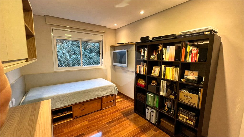 Apartamento de 176 m2 com 4 dormitórios sendo 3 suítes com 3 vagsa Condomínio Dolce Vita Avenida Lacerda Franco ,Cambuci -São Paulo