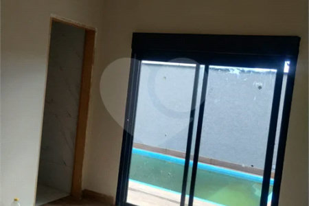 Casa em Atibaia com 3 dormitórios (1 suíte), sala 2 ambientes, piscina, 2 vagas de garagem, aceita financiamento