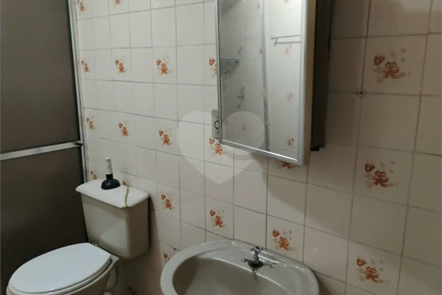 Vende-se sobrado de 3 andares na Vila Santa Catarina