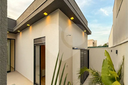 Indaiatuba - Condominio Sapezal - R$ 2.400.000,00 - Área Total 360,00 m² - Área Construída 213,32 m² - TÉRREA - 03 suítes sendo a master com closet; - Escritório; Lavabo; Cozinha com cooktop e planejados; Gourmet com churrasqueira; Ambientes preparados para ar condicionado; Piscina com cascata,