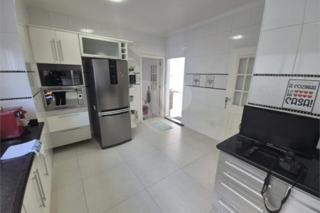 Belíssima Residência de 267 m² com Lazer Privativo no Condomínio Terras do Oriente – Valinhos