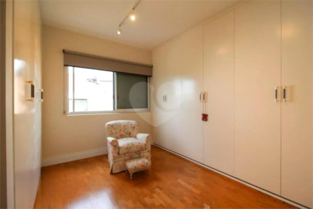 Apartamento para venda em Moema com 185m², 3 dormitórios sendo 1 suíte e 1 vaga