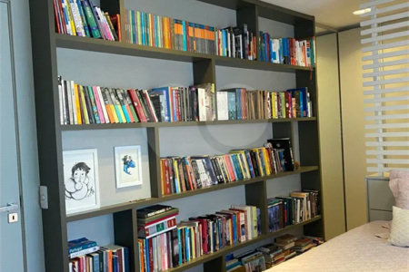 Apartamento de 224m² com 4 dormitórios, 3 suítes, 4 vagas de garagem e deposito
