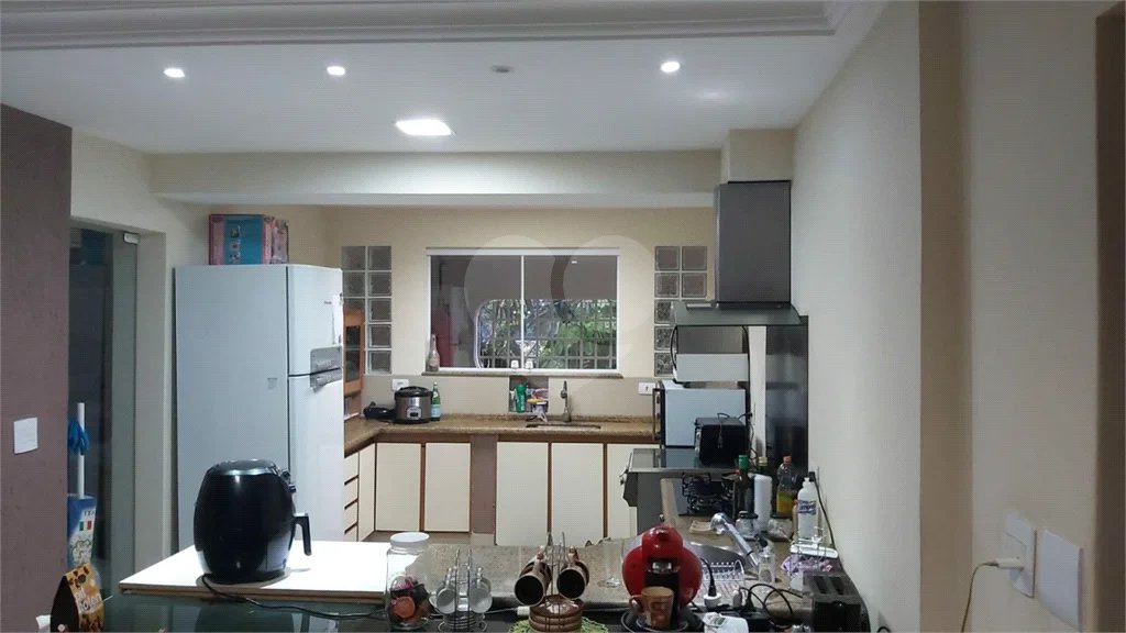 Sobrado com 224m² , 3 dormitórios , sendo 2 suítes , 3 vagas de garagem , 7 banheiros , à venda na Vila Scarpelli em Santo André.