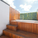 Casa em Condomínio | 98,40 m² | 2 Suítes | Rooftop com Jacuzzi | 2 Vagas | Porteira Fechada