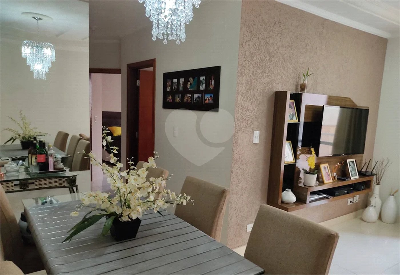 Apartamento térreo , três quartos sendo uma suíte.