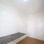 Casa à venda no Campo Belo de 200 metros quadrados, com 3 casas no terreno.