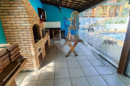 Casa á venda em condominio em Caieiras SP