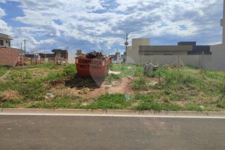 Lote à Venda em São Carlos, no Condomínio Villeneuve I