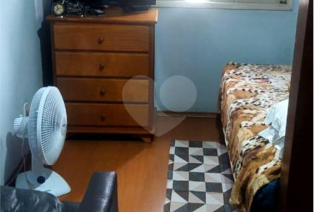 Sobrado de 284m2 na Saúde com 4 dorms, 1 suíte, 3 banheiros, 4 vagas. Estuda permuta.