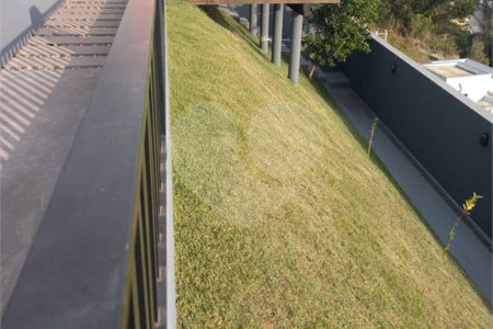 Sobrado à venda com 5 quartos, sendo 3 suítes, em Residencial Jatobás, Louveira, SP