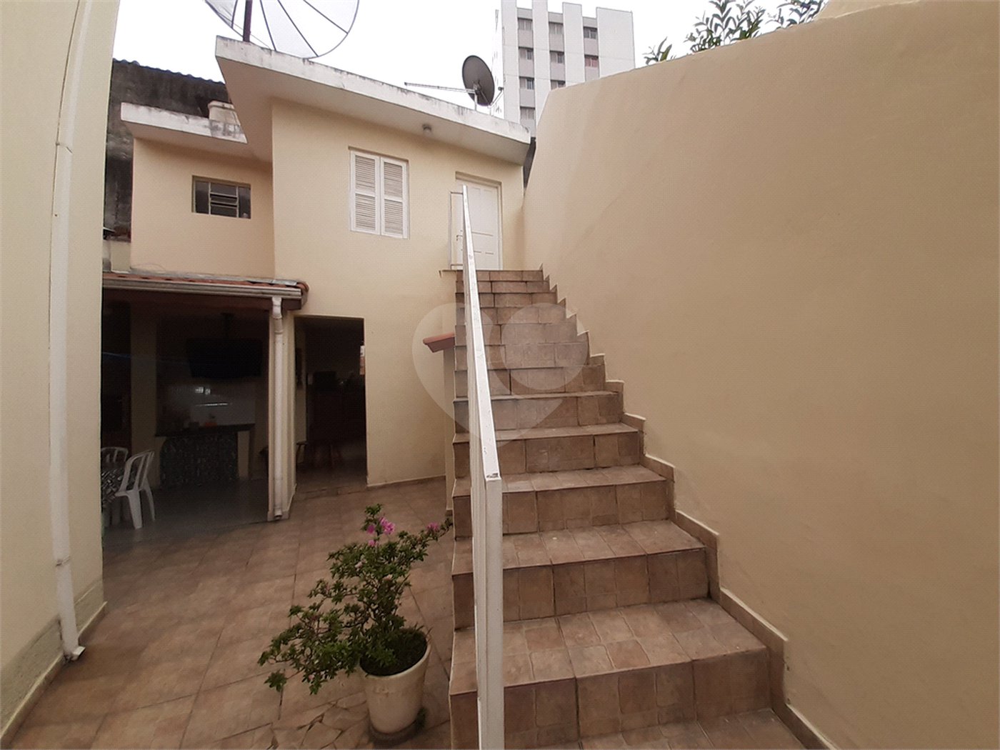 Vende-se: Sobrado de Vila, 2 quartos, Edícula com 1 Suíte, 1 Vaga, Santana!