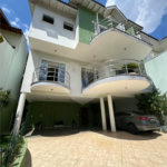 Luxuoso Sobrado com 4 Suítes, Elevador e Espaço Gourmet no Tremembé