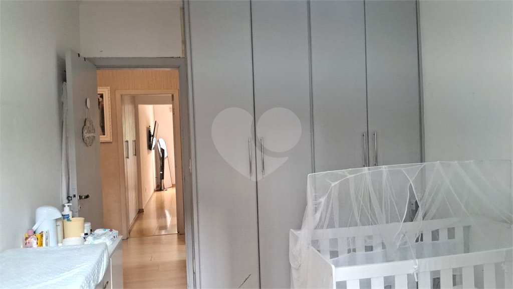 Apartamento a venda na Aclimação com 4 dormitórios e 2 vagas.