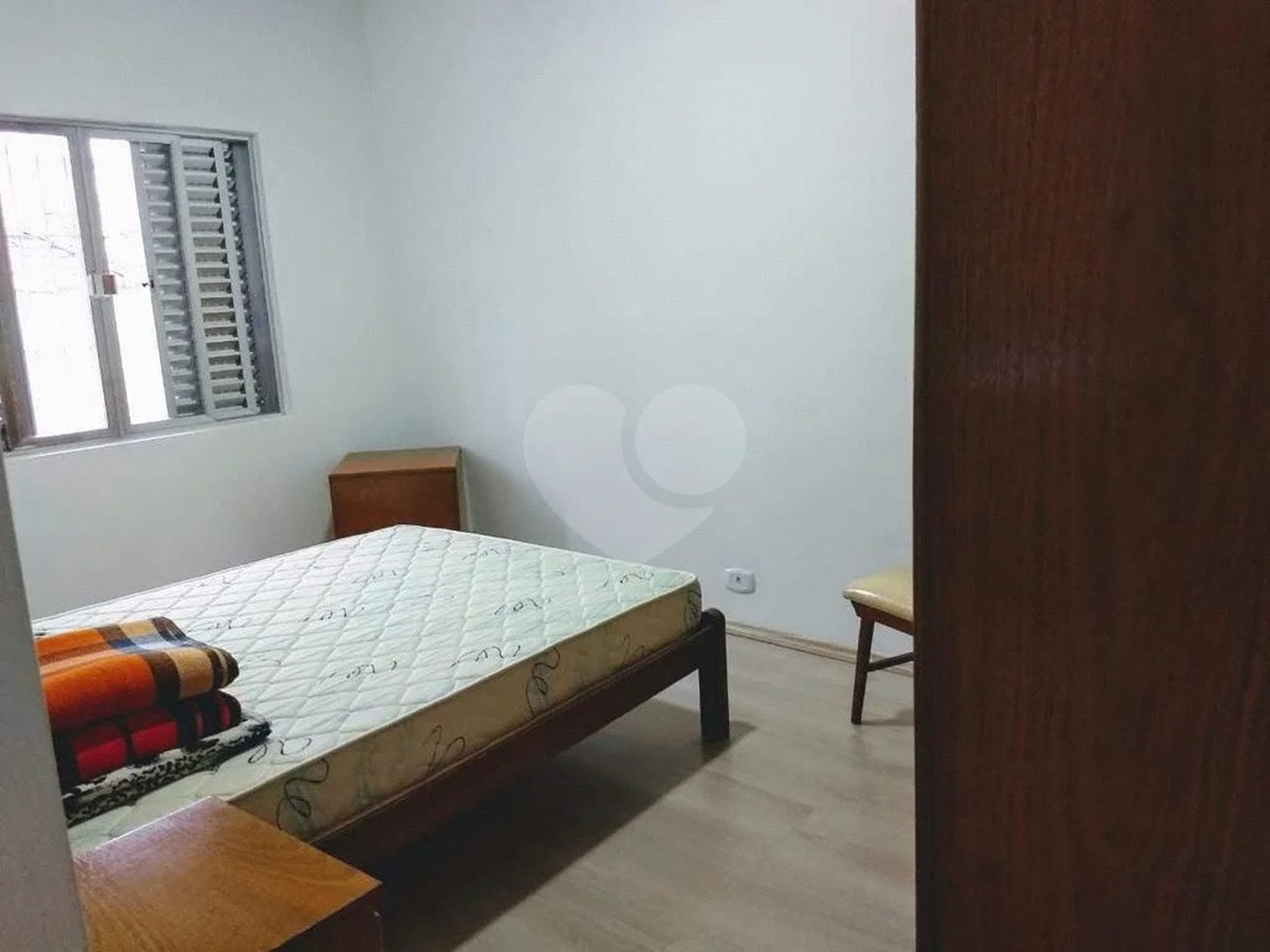 CASA TÉRREA À VENDA NA MOOCA - COM PORTEIRA FECHADA.