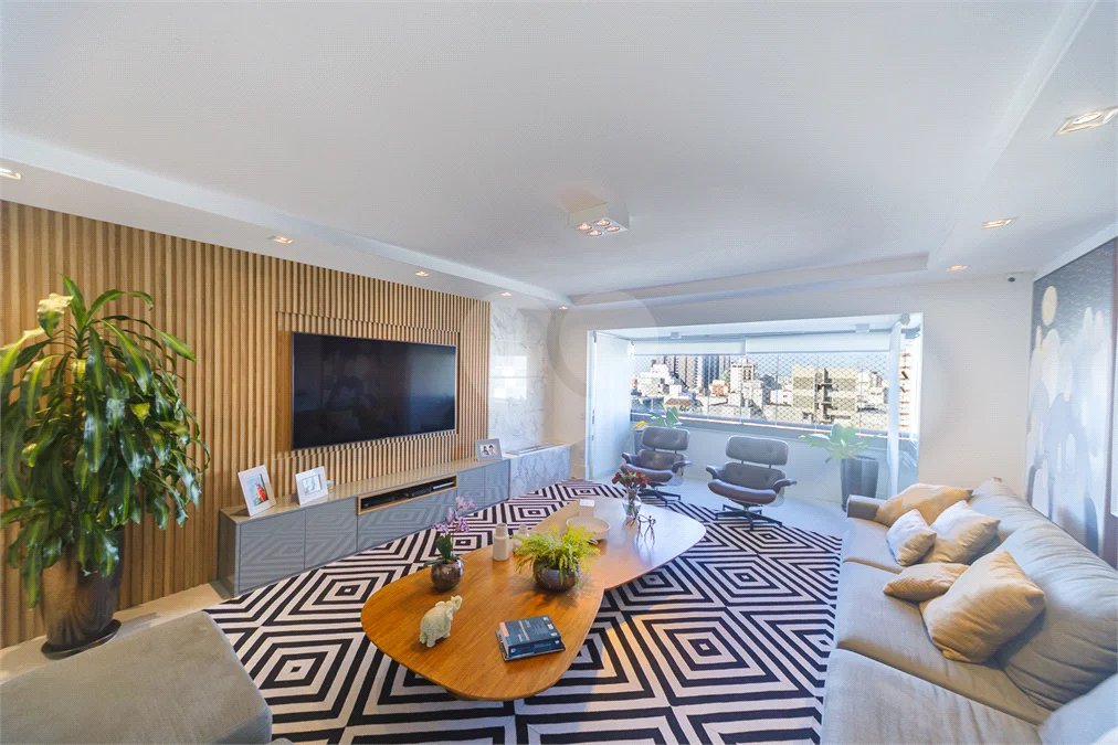 Apartamento de 149,51m2, 3 dormitórios, 1 suíte, toalete social, living 2 ambientes, 2 vagas fixas e lazer completo em Higienópolis.