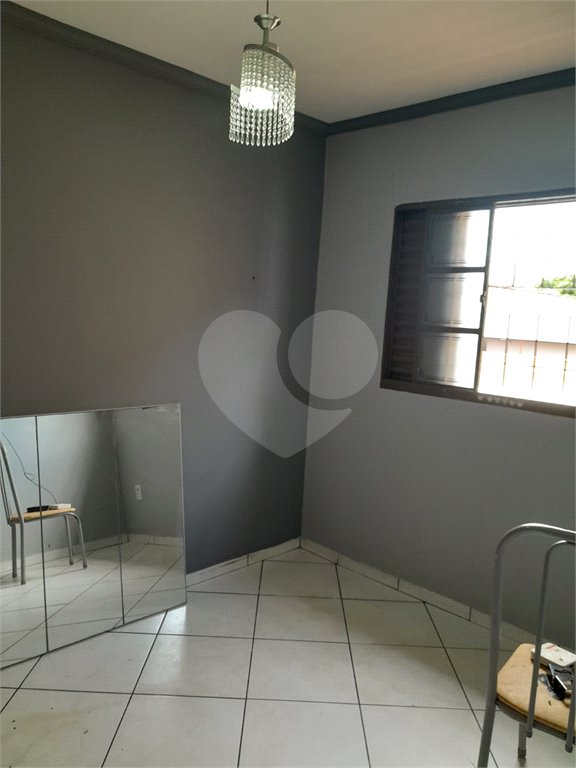 Sobrado á venda, com 03 Dormitórios, em Ibaté.