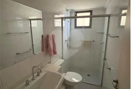 Apartamento de 107m2 no Planalto Paulista com 3 dorms, 1 suíte, 4 banheiros, 2 vagas. Estuda permuta.