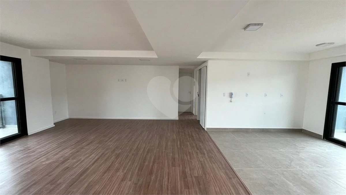 Apartamento à venda com 3 quartos, sendo 3 suítes, no Centro, Poços de Caldas - MG