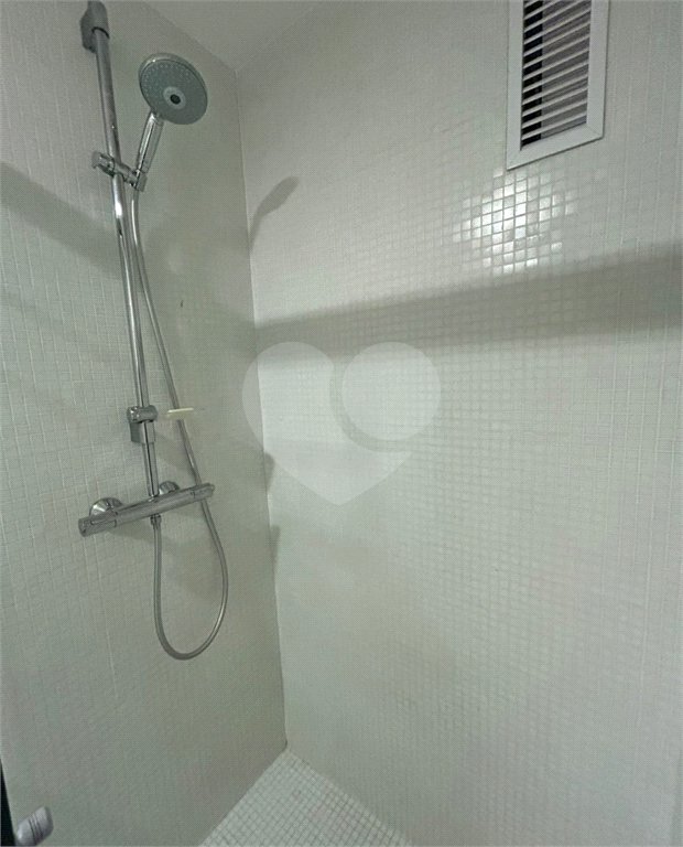 Apartamento 2 quartos, sendo 1suíte. 2 banheiros. Cozinha americana. Living com 2 ambientes com varanda gourmet,