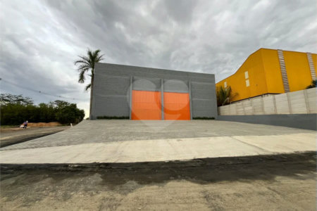 GALPÃO INDUSTRIAL NOVO – 800 M² - Em frente à Rodovia Kanela Forti