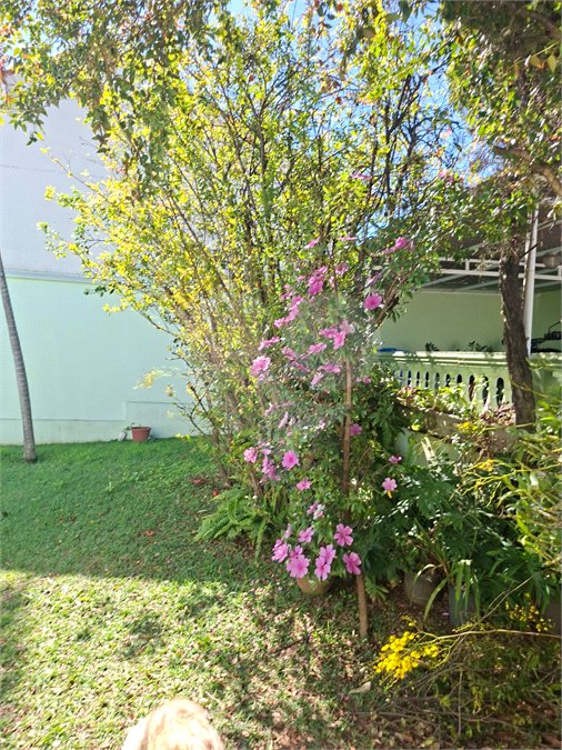 Indaiatuba- Jardim Feres - Terreno murado com 280 ms , sendo 10,00 de frente - terreno com piscina , paisagismo, churrasqueira, varanda, garagem,- R$ 600.000,00, podendo agregar a casa ao lado de sua propriedade, no valor de R$ 1.100.000,00 - aceita permuta com apartamento de 2 dorms, região central