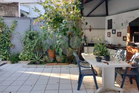 Casa de vila à venda com 209,92m² de área construída em um terreno de 17,46x19m