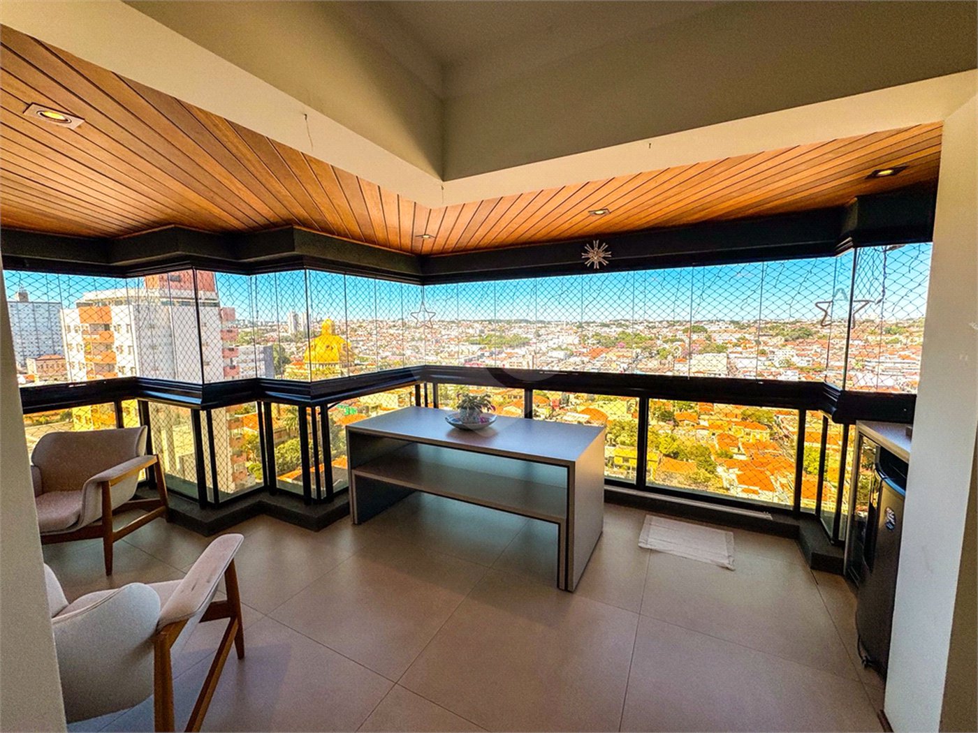 Apartamento à Venda no Centro de São Carlos - com 3 Suítes.