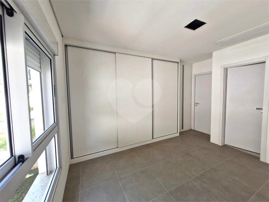 Casa à venda ou para alugar com 3 suítes no condomínio Jardim Flora, São Paulo - SP