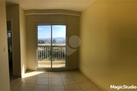 Apartamento com 50m², 2 dormitórios, 2 vagas, disponível para venda e locação, no bairro Água Chata, em Guarulhos.
