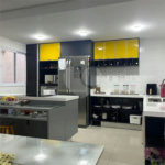 Apto a venda de 230m² no Cambuci com 3 dorms, 5 vagas, 3 suítes. Estuda permuta.