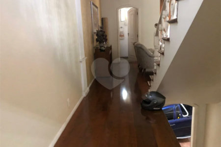 Sobrado com 363m² à venda no Alto da Moóca - 3 suítes e 6 vagas.