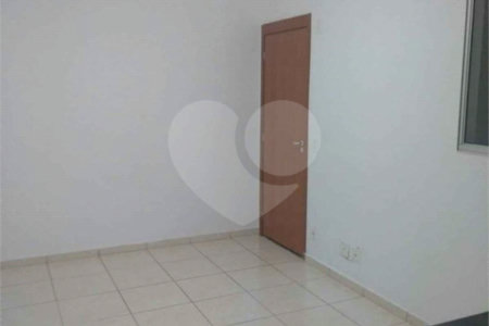 Apartamento no Condomínio Monte Logan.