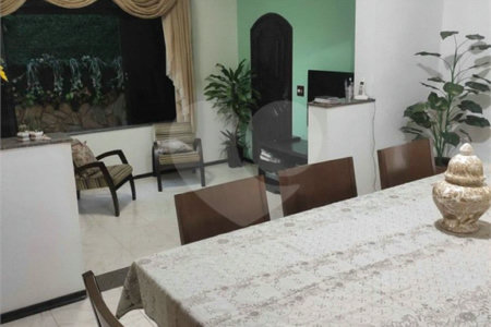 Casa térrea no Santa Felicia.
