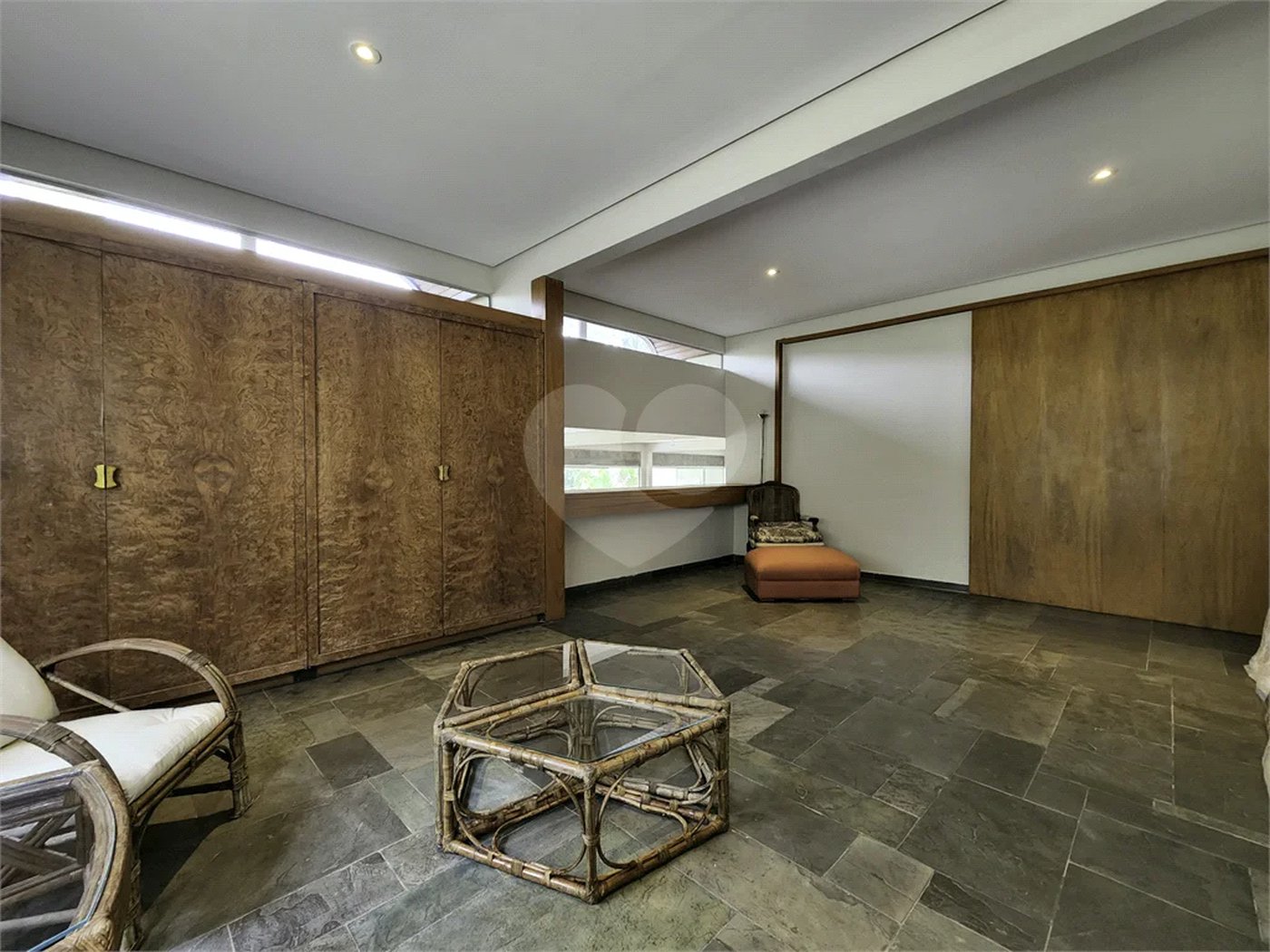 CASA EM RUA FECHADA NA REGIÃO DO MORUMBI / REGIÃO DO CLUBE PAINEIRAS