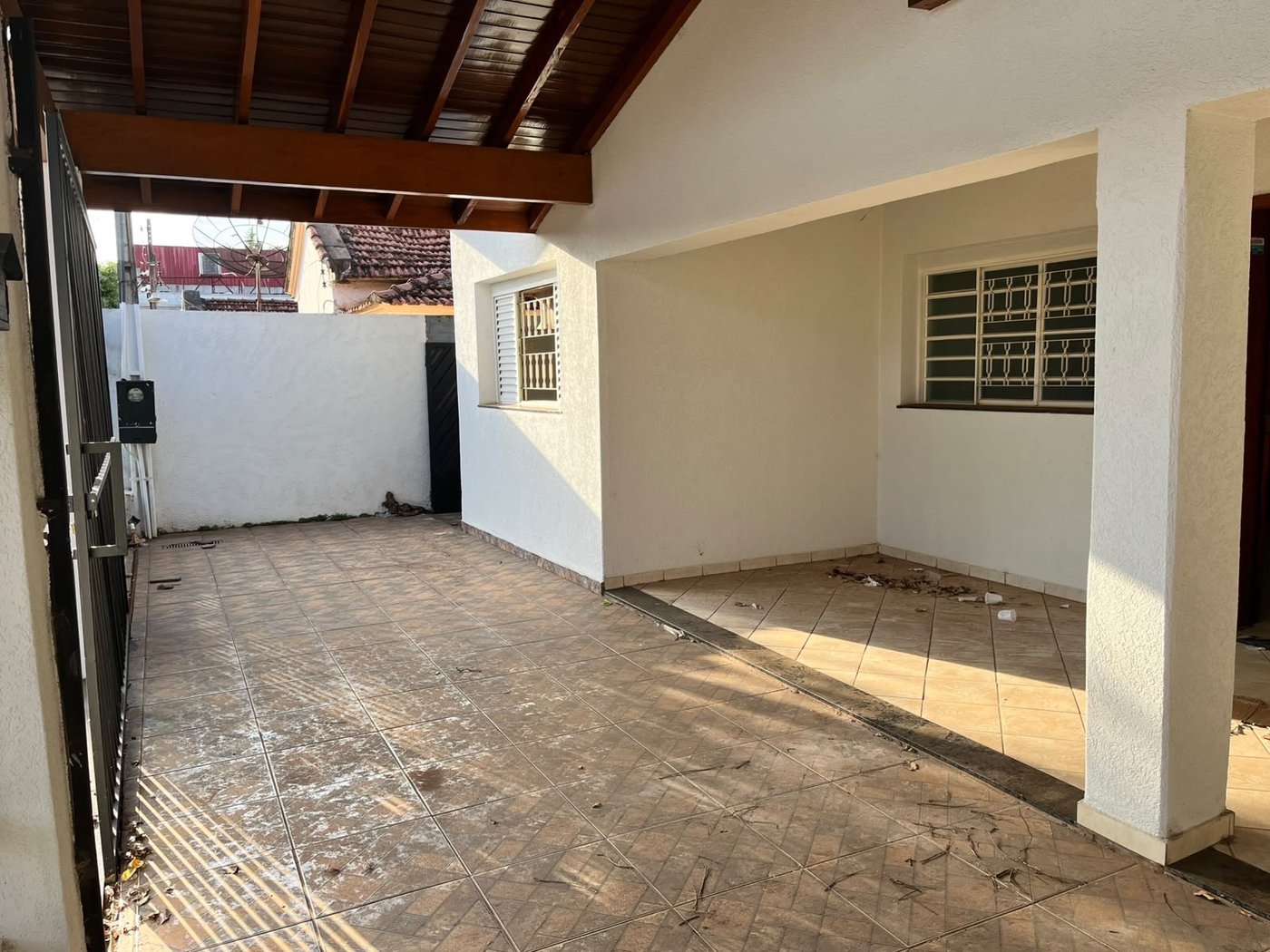 Casa para alugar com 4 quartos, sendo 2 suítes, no Centro, Três Lagoas, MS