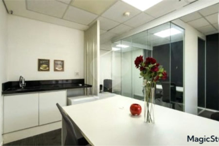 Sala comercial com 35m², 1 vaga, 1 banheiro, à venda na Barra Funda.